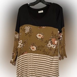 24/7 by Maurice’s top